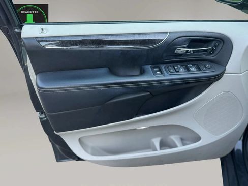 Used 2012 Chrysler Town & Country Limited w/ Luxury Group FWD image 9