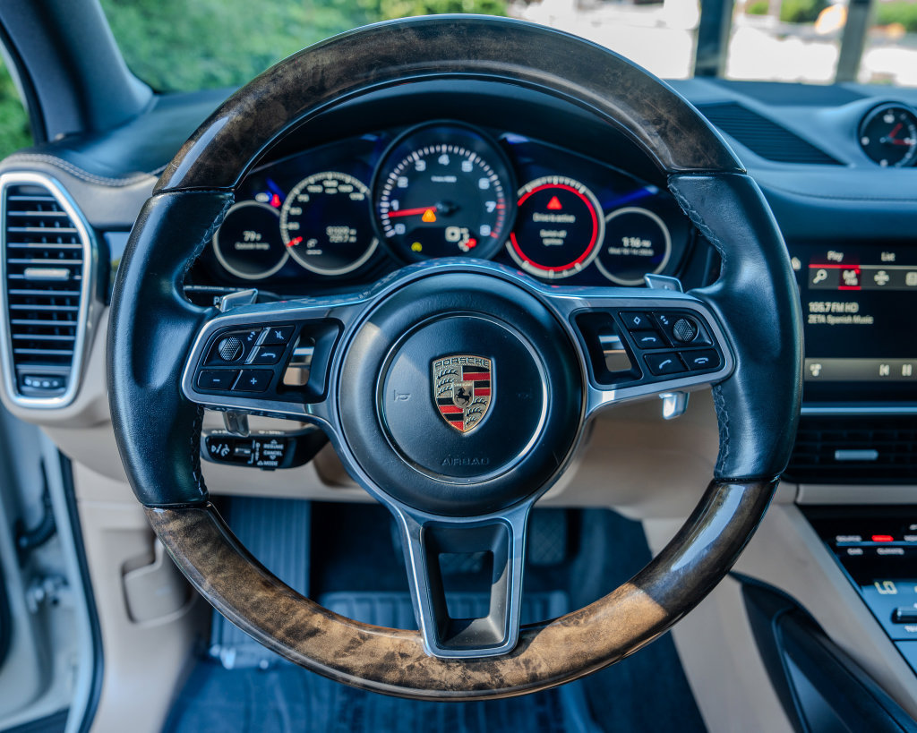 Used 2023 Porsche Cayenne w/ Premium Package AWD/4WD image 5