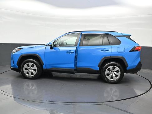 Used 2020 Toyota RAV4 LE FWD image 2
