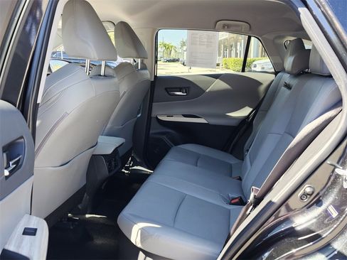 Used 2021 Toyota Venza Limited image 4