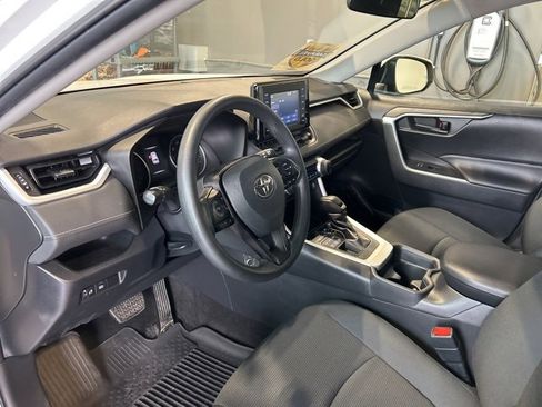 Used 2019 Toyota RAV4 LE image 39