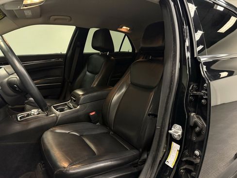 Used 2018 Chrysler 300 Touring L image 23