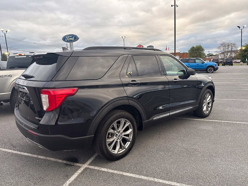 Used 2024 Ford Explorer XLT w/ Equipment Group 202A AWD/4WD image 4