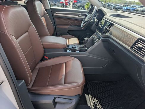 Used 2023 Volkswagen Atlas SE w/ Black Wheel Package AWD/4WD image 11