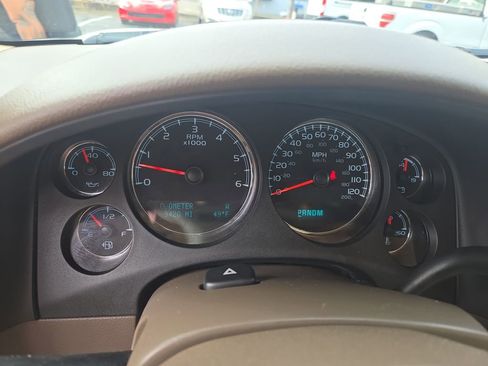 Used 2013 Chevrolet Avalanche LTZ image 16