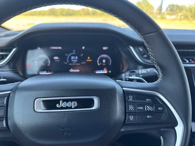 Used 2023 Jeep Grand Cherokee L Laredo RWD image 12