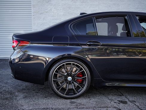 Used 2023 BMW M550i xDrive w/ Dynamic Handling Package image 15