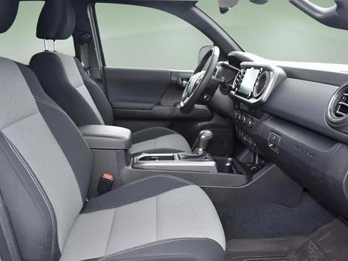 Used 2023 Toyota Tacoma TRD Off-Road image 4