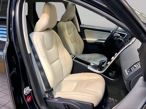 Used 2016 Volvo XC60 T6 w/ Climate Package AWD/4WD image 8