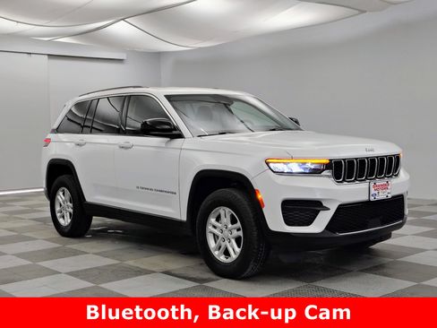 Used 2023 Jeep Grand Cherokee Laredo AWD/4WD image 1