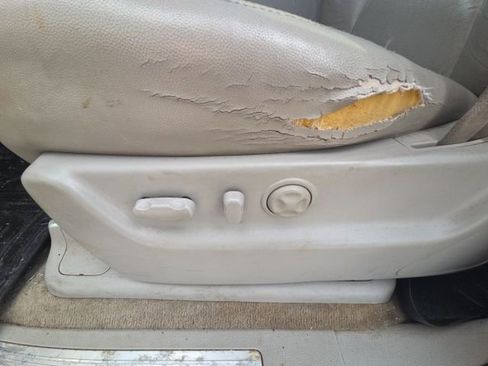 Used 2008 Chevrolet Suburban LT image 30