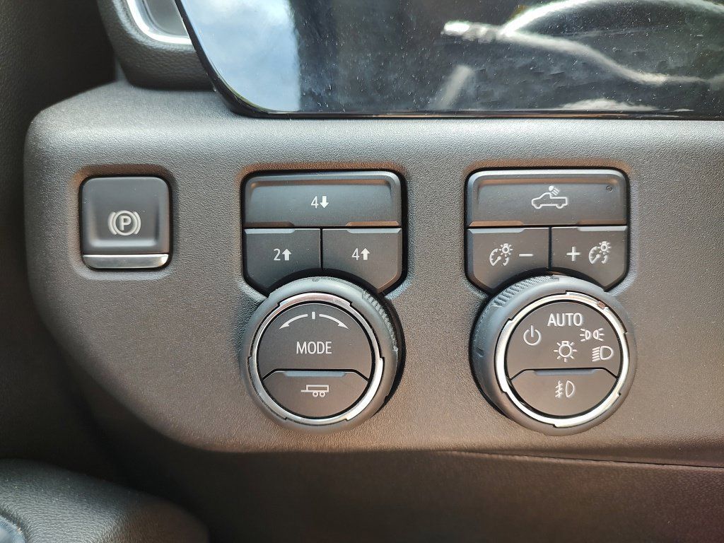 Used 2025 Chevrolet Silverado 2500 LT w/ Convenience Package AWD/4WD image 28