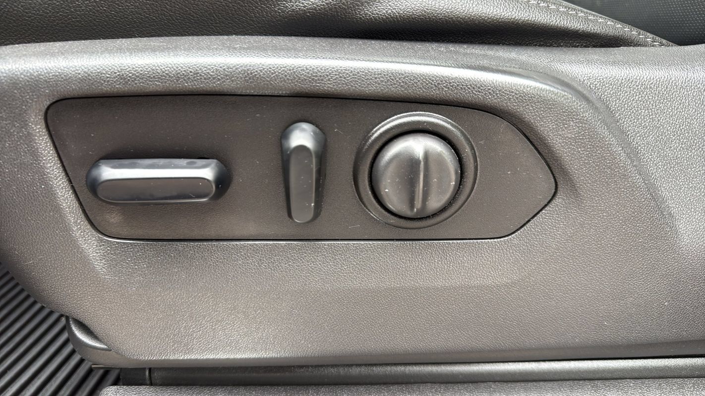 Used 2019 Chevrolet Silverado 1500 LTZ AWD/4WD image 18