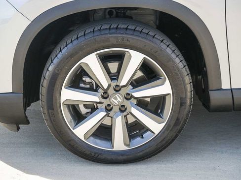 Used 2023 Honda Pilot Touring image 13