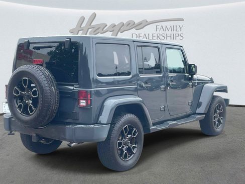 Used 2017 Jeep Wrangler Unlimited Sahara AWD/4WD image 3