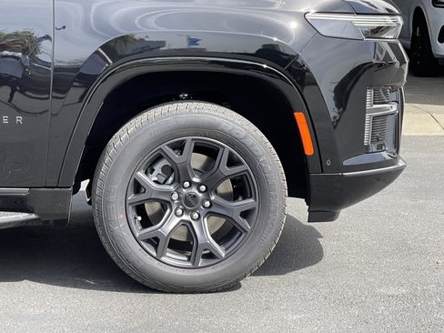 New 2026 Jeep Grand Wagoneer Limited w/ 8-Passenger Seating Package image 7