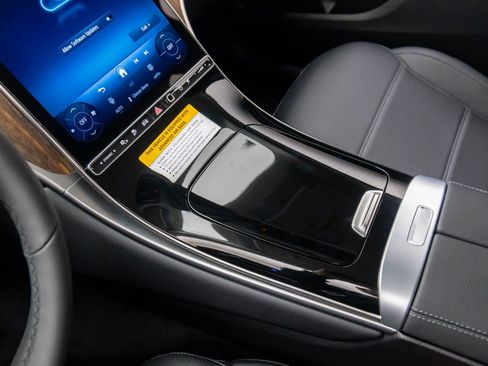 New 2025 Mercedes-Benz GLC 350e 4MATIC image 18