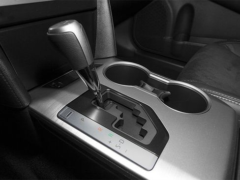 Used 2014 Toyota Camry LE image 10