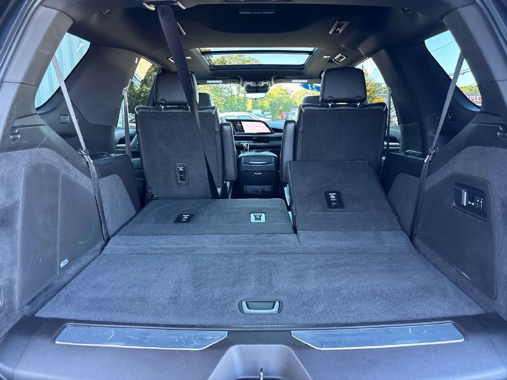 Used 2021 Cadillac Escalade Sport w/ LPO, ONYX Package AWD/4WD image 18