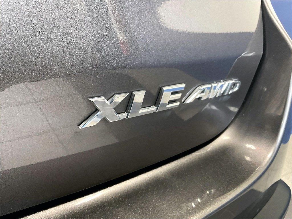Used 2019 Toyota Highlander XLE AWD/4WD image 30