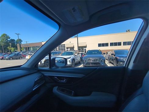 Used 2021 Subaru Outback Limited image 12