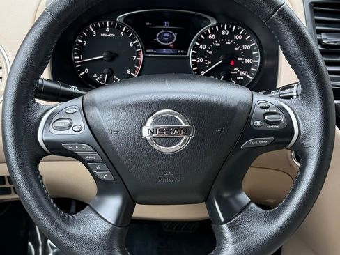 Used 2018 Nissan Pathfinder SV w/ SV Tech Package FWD image 29