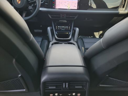 Used 2025 Porsche Cayenne image 14