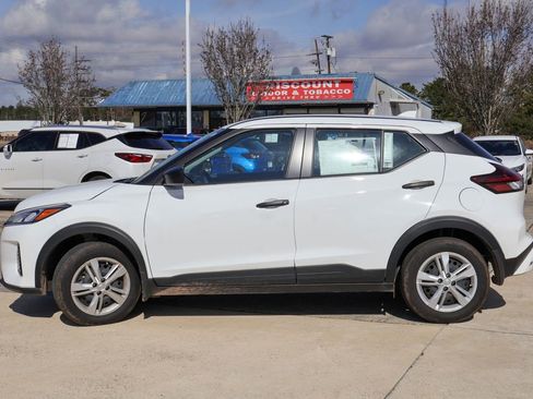 Certified 2025 Nissan Kicks Play S image 23