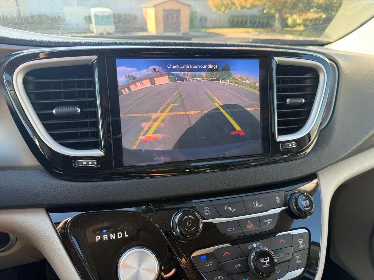 Used 2023 Chrysler Pacifica Touring-L FWD image 13