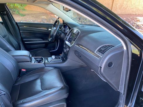 Used 2019 Chrysler 300 Limited AWD/4WD image 58