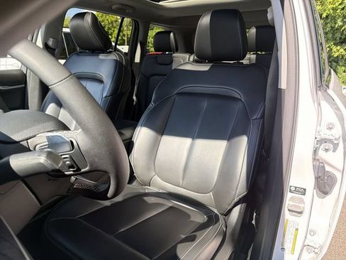 Used 2023 Jeep Grand Cherokee Limited AWD/4WD image 15