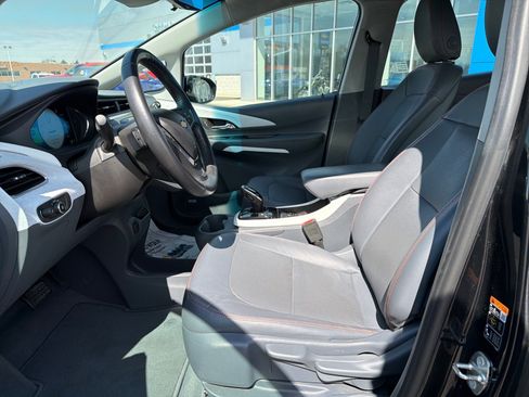 Used 2018 Chevrolet Bolt Premier w/ Driver Confidence II Package image 9