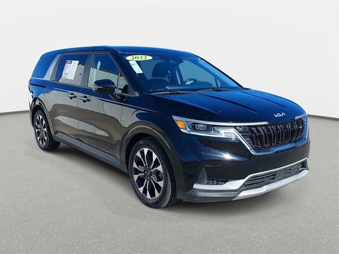 Used 2022 Kia Carnival EX image 3