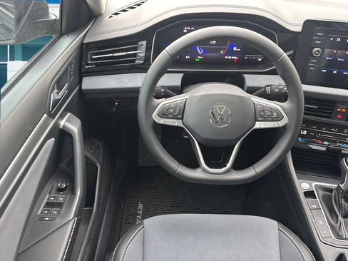 New 2026 Volkswagen Jetta SE FWD image 17