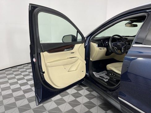 Used 2017 Cadillac XT5 Luxury FWD image 11