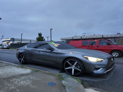 Used 2018 INFINITI Q50 Luxe w/ Essential Package (3.0T Luxe) AWD/4WD image 5