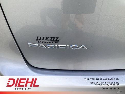 Used 2020 Chrysler Pacifica Touring-L Plus image 10