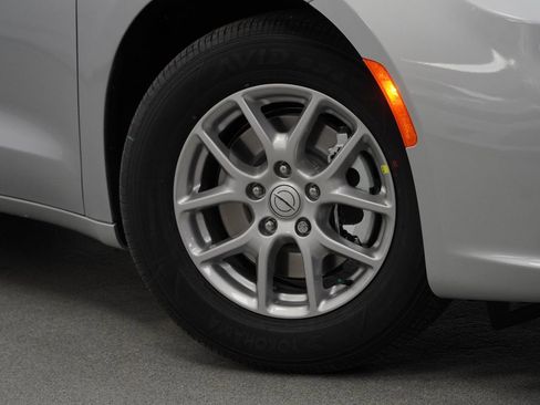 New 2026 Chrysler Pacifica Select image 4