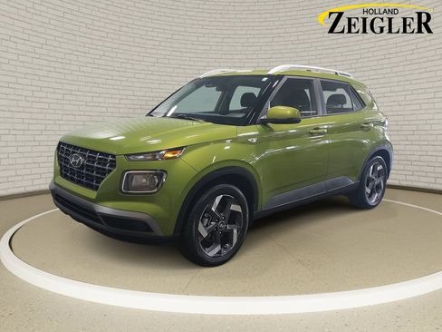 Certified 2024 Hyundai Venue SEL FWD image 1