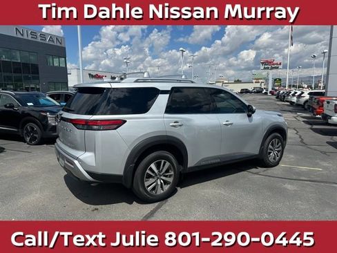 Used 2023 Nissan Pathfinder SL AWD/4WD image 12