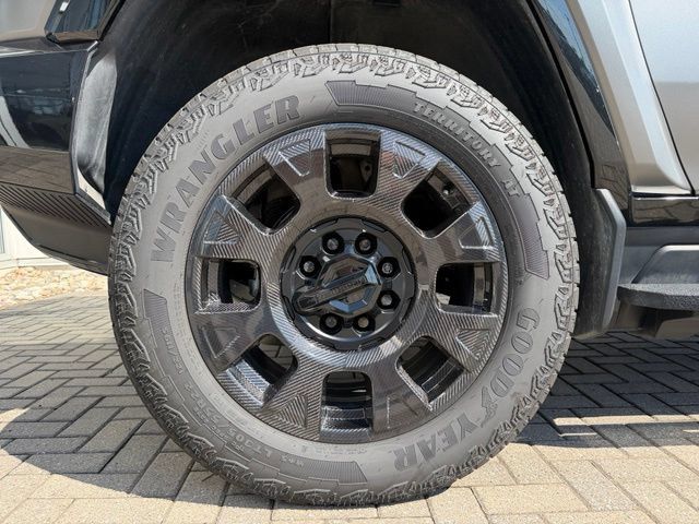 Certified 2026 GMC Hummer EV 3X w/ Carbon Fiber Edition Package AWD/4WD image 10