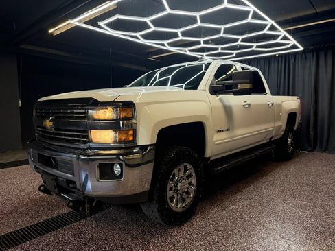 Used 2016 Chevrolet Silverado 2500 LT w/ LT Convenience Package AWD/4WD image 3
