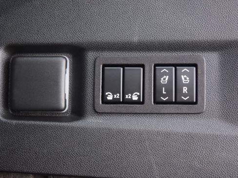 Used 2023 Chevrolet Tahoe LT w/ Luxury Package AWD/4WD image 24