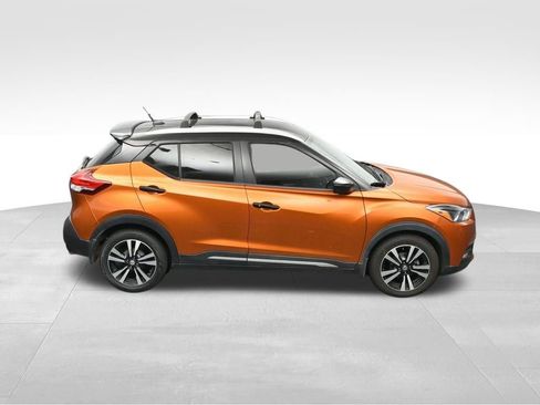 Used 2018 Nissan Kicks SR w/ Exterior Package FWD image 23