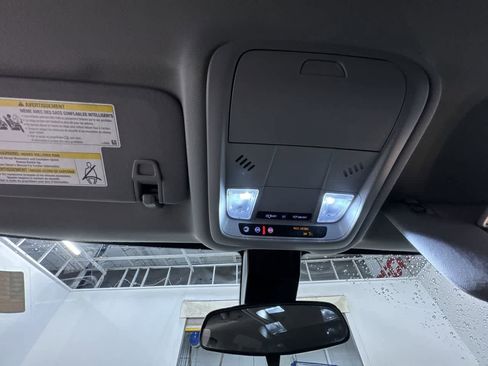 Used 2023 Chevrolet Equinox LT image 32