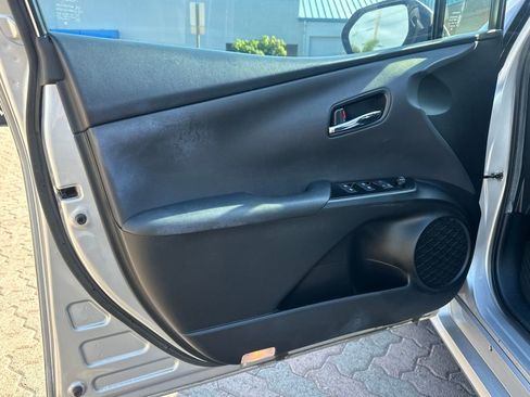 Used 2016 Toyota Prius Three Touring image 8