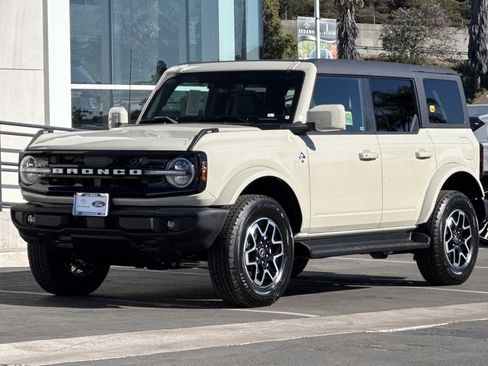 New 2025 Ford Bronco Outer Banks image 7