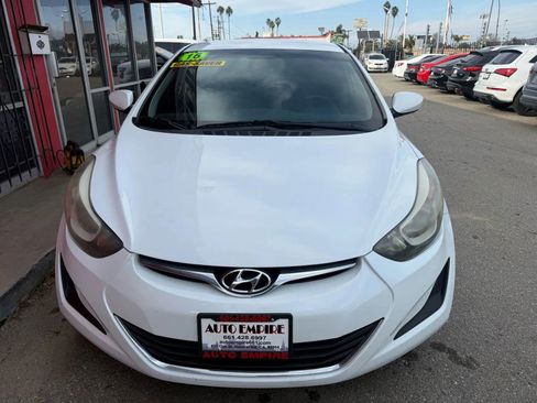 Used 2016 Hyundai Elantra SE image 3