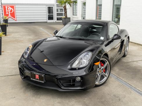 Used 2016 Porsche Cayman RWD image 3