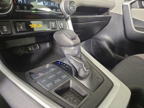 Used 2021 Toyota RAV4 XLE image 20